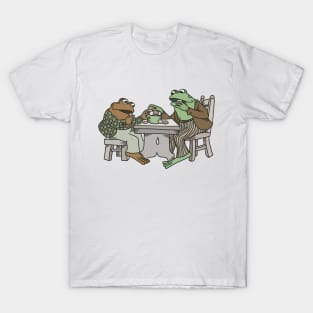 frog & toad eat cookies <3 T-Shirt